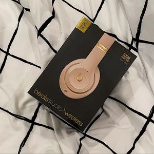 Beats Studio 3 Wireless Headphones Skyline Collec.